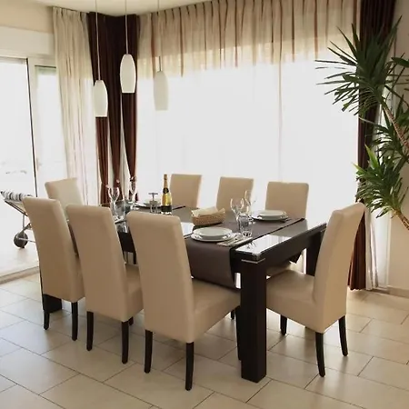 Toma Apartment *